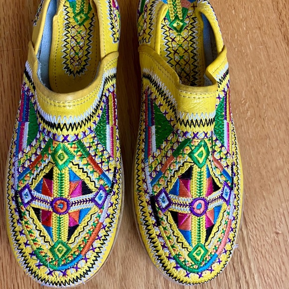 Moroccan Leather Slipper - Picture 1 of 4